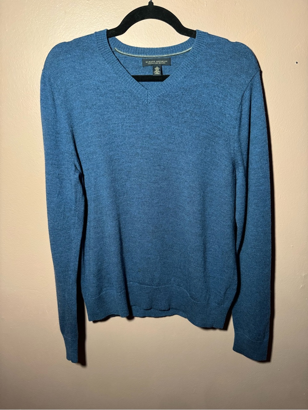 Banana Republic Men's Blue Merino Extra Fine Wool Knit V-Neck Pullover Sweater M